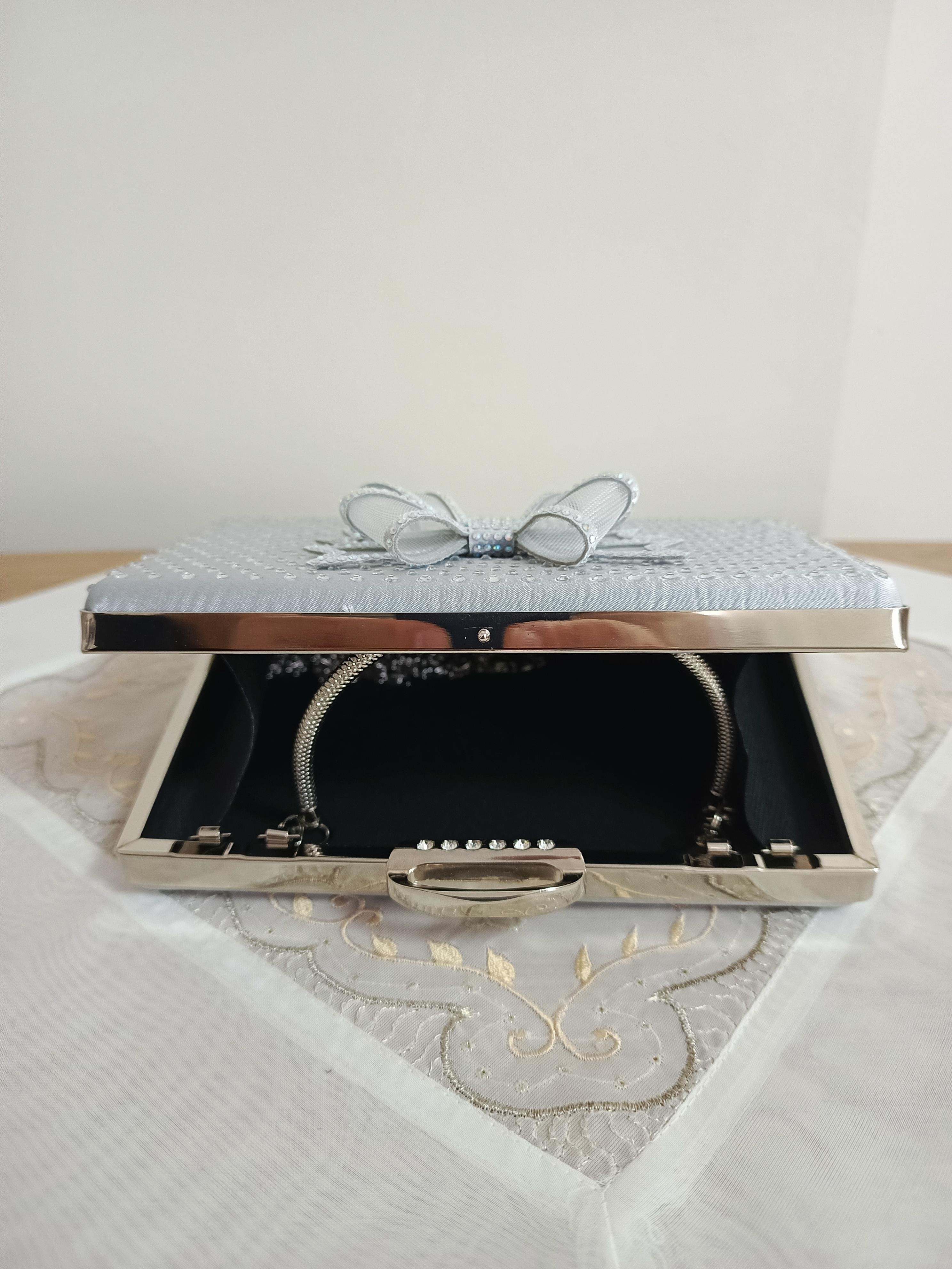 Gümüş Fiyonk Süslemeli Gece Çantası