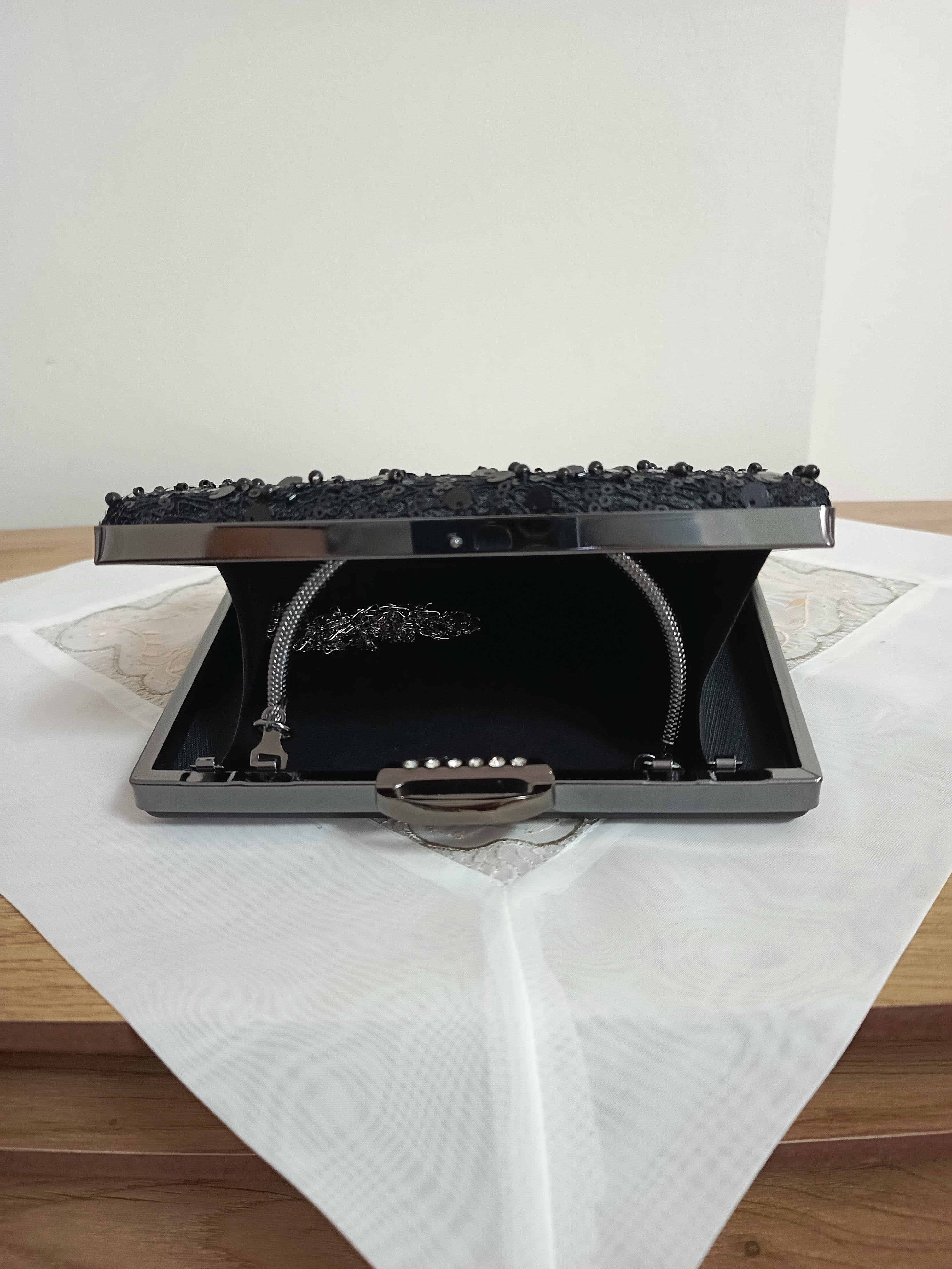 Kadın Siyah Pullu Abiye Çanta