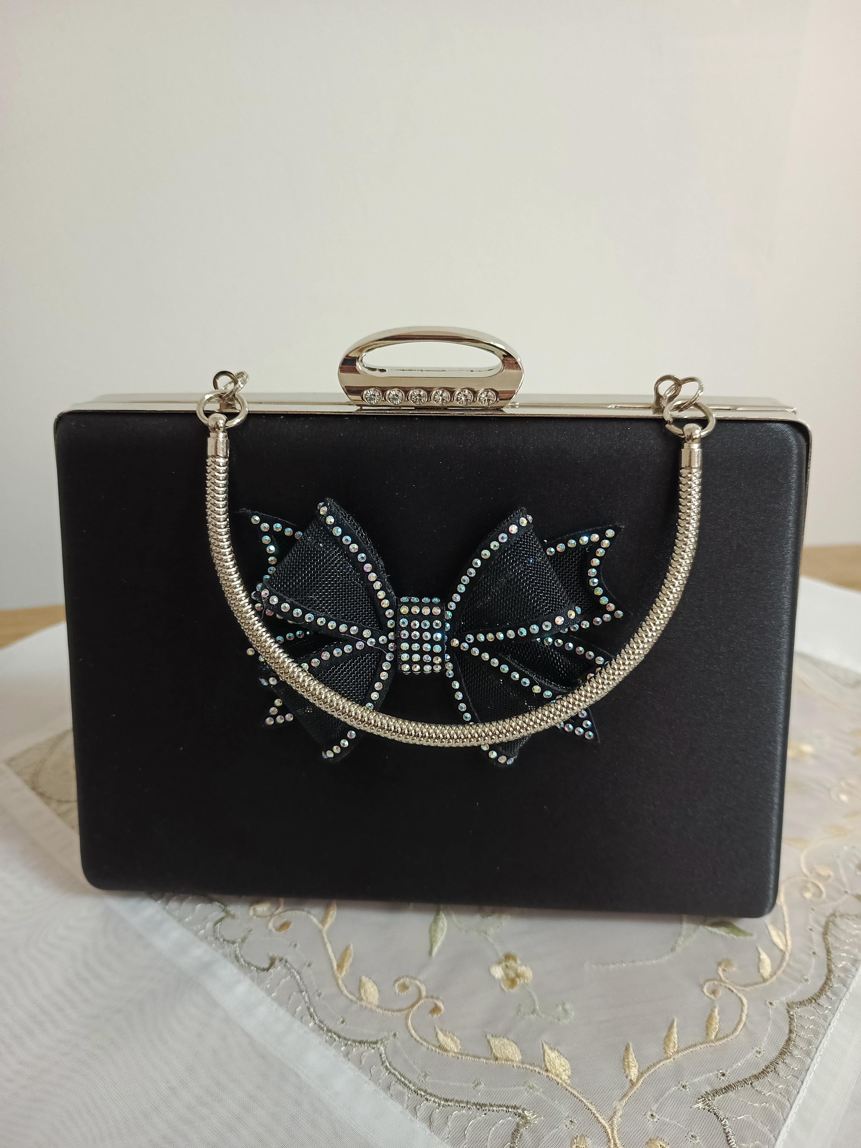 Siyah Fiyonk ve Kristal Süslemeli Gece Çantası