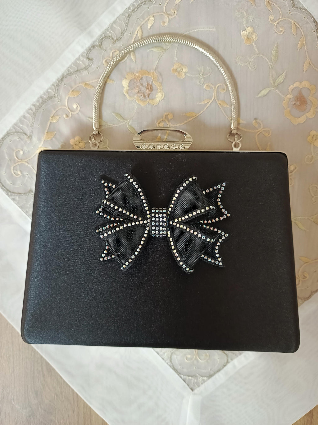 Kadın Siyah Fiyonk Taşlı Abiye Çanta