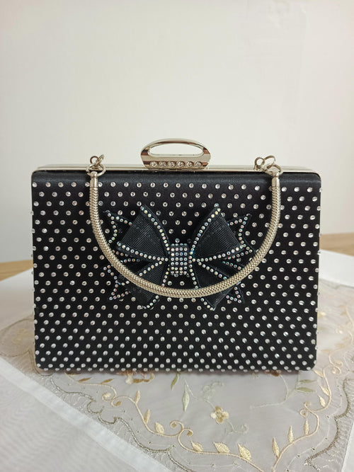 Siyah Zincir Askılı Fiyonk ve Taşlı Gece Çantası