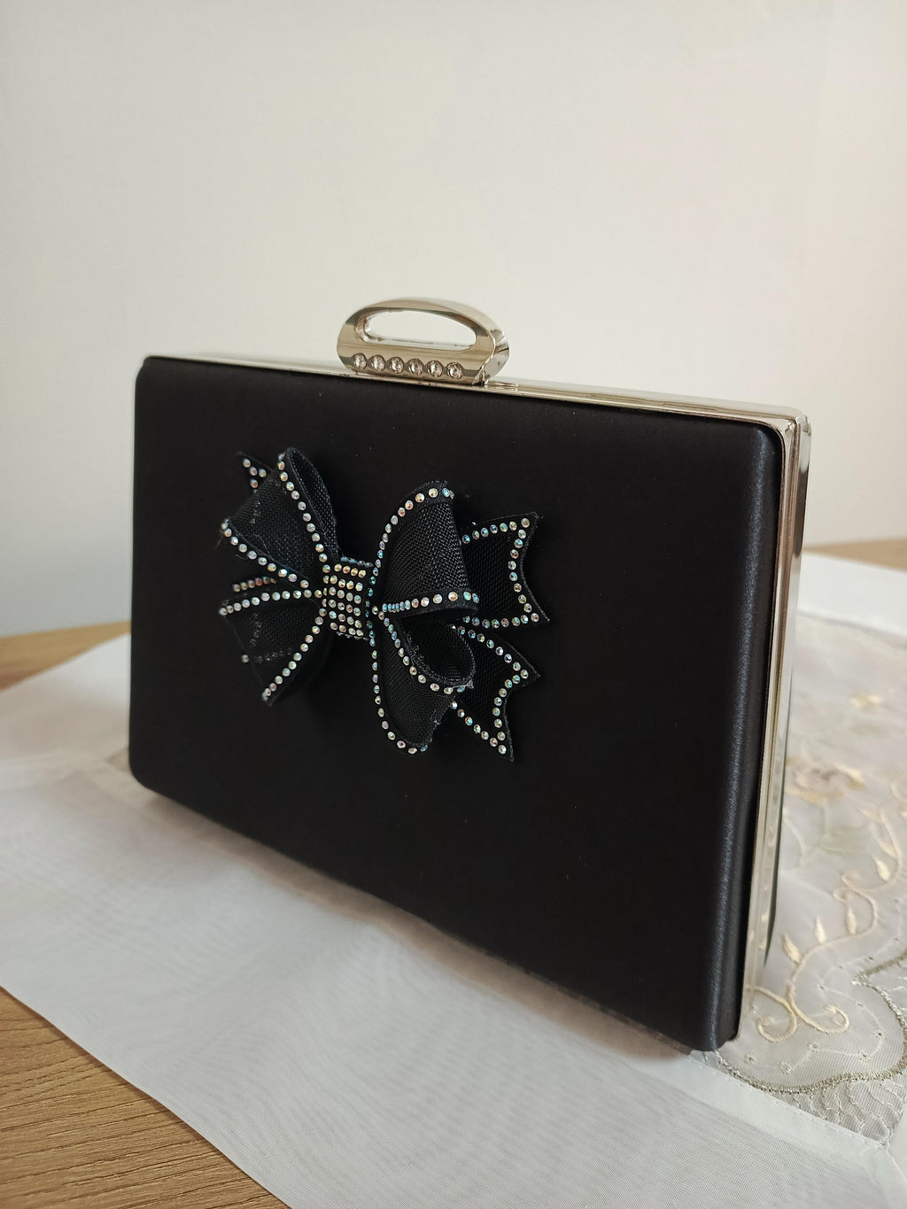 Kadın Siyah Fiyonk Taşlı Abiye Çanta