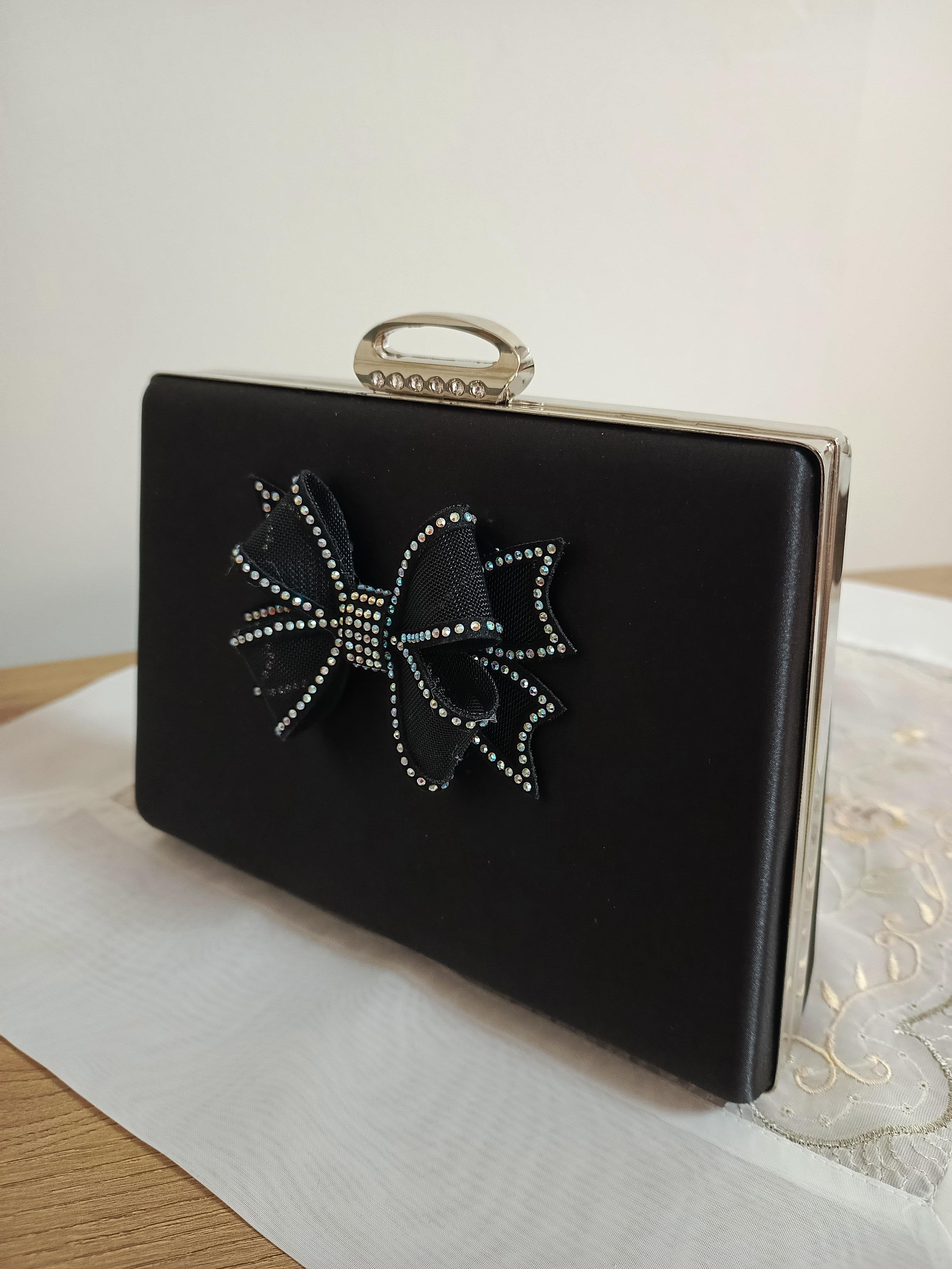 Kadın Siyah Fiyonk Taşlı Abiye Çanta